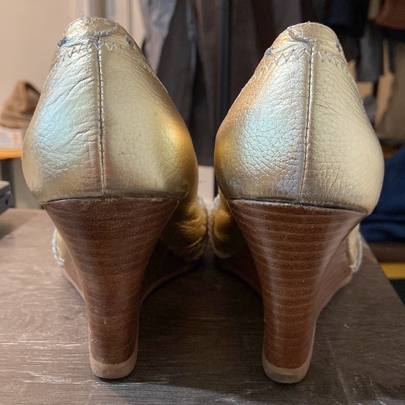 Seychelles Beautiful Gold Wedges - Picture 3 of 4